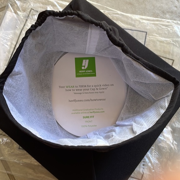 👩🏻‍🎓 Cap and gown 🎓 - Picture 8 of 9